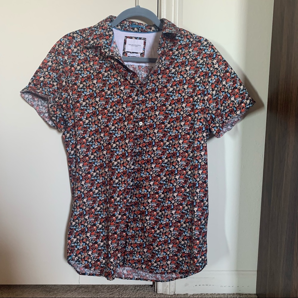 NWOT MENS SMALL Floral Button Up